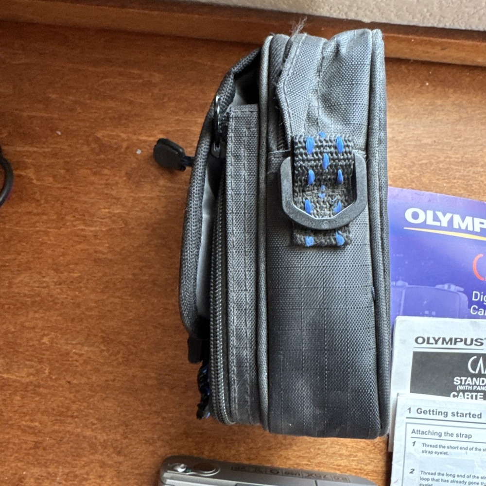 Olympus D-520 ZOOM 2.0 Megapixel Digital Camera + Case + Accessories READ - Picture 4 of 9